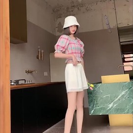 Chic Lace-Trimmed Safety Shorts for Women - Plus Size, Loose Fit, Non-See-Through, Perfect for Layering & Casual Wear Chic Lace-Trimmed Safety Shorts for Women - Plus Size, Loose Fit, Non-See-Through, Perfect for Layering & Casual Wear